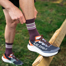 Load image into Gallery viewer, Versus Midnight Plum Trail Running Socks