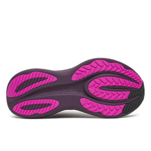 Load image into Gallery viewer, Saucony Women's Triumph 24