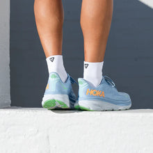 Load image into Gallery viewer, Versus White Running Quarter Socks