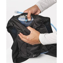 Load image into Gallery viewer, Salomon Active Skin 8 with Flasks included
