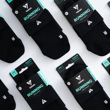 Load image into Gallery viewer, Versus Black Running Quarter Socks
