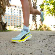 Load image into Gallery viewer, Versus Breeze Blue Running Ankle Socks
