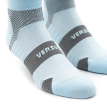 Load image into Gallery viewer, Versus Breeze Blue Running Ankle Socks
