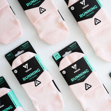 Load image into Gallery viewer, Versus Dirty Pink Running Quarter Socks
