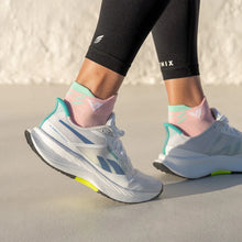 Load image into Gallery viewer, Versus Pink Blossom Running Ankle Socks
