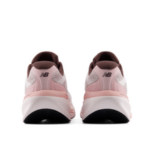 Load image into Gallery viewer, New Balance Women's Fresh Foam 860 v15
