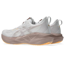 Load image into Gallery viewer, Asics Women&#39;s Novablast 5

